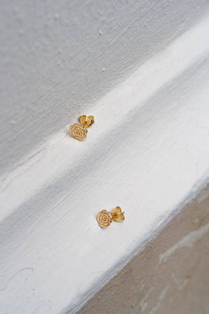 JUKSEREI ROSE EAR STUDS Discount Store für neue Produkte
