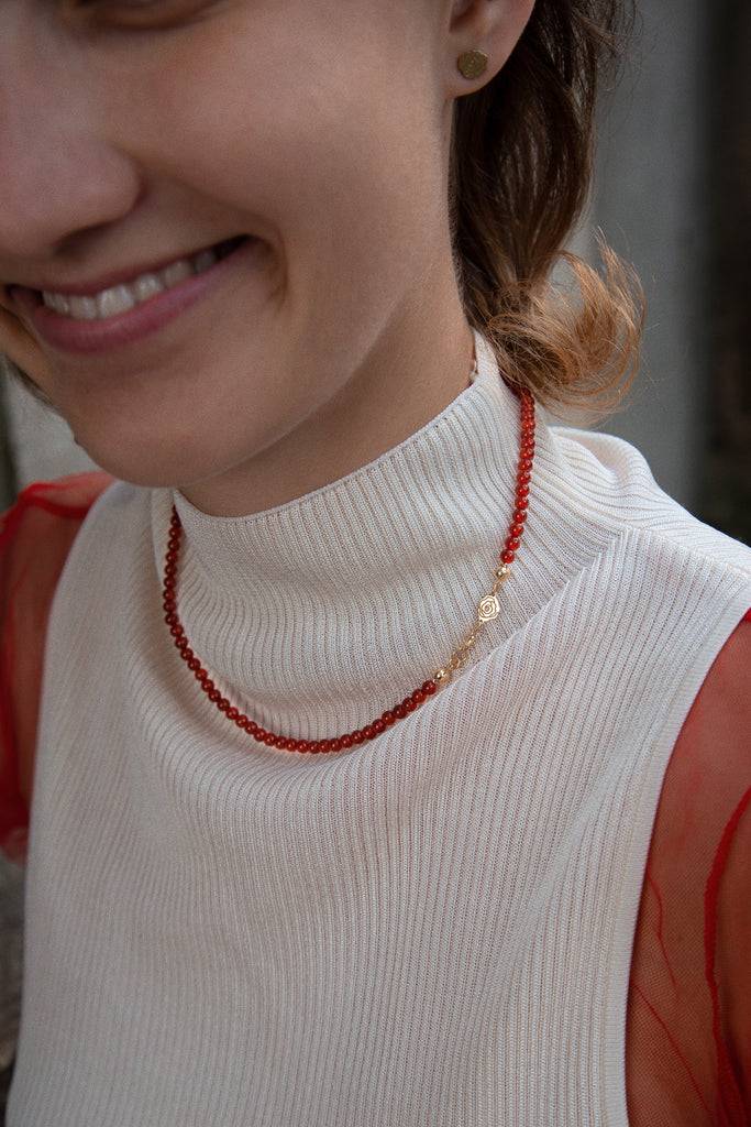 JUKSEREI ROSE CARNELIAN NECKLACE Kostenloser Versand international
