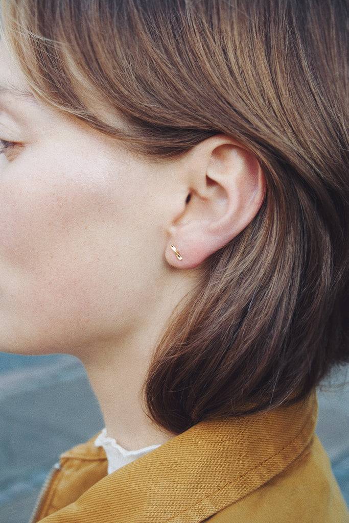 JUKSEREI EMBER EAR STUDS Begrenztes Angebot