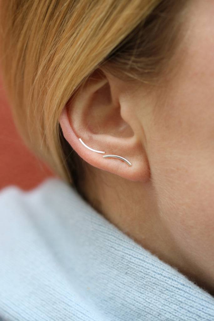 JUKSEREI CURVED EAR STUDS Letzte 3 Tage