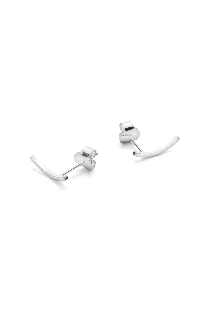 JUKSEREI CURVED EAR STUDS Letzte 3 Tage