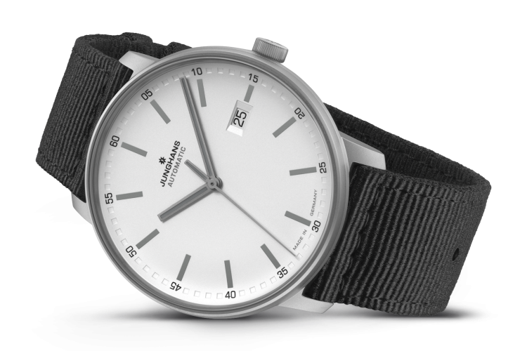 Junghans FORM A Titan Bis zu 60% Rabatt