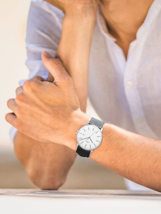 Junghans FORM A Titan Bis zu 60% Rabatt