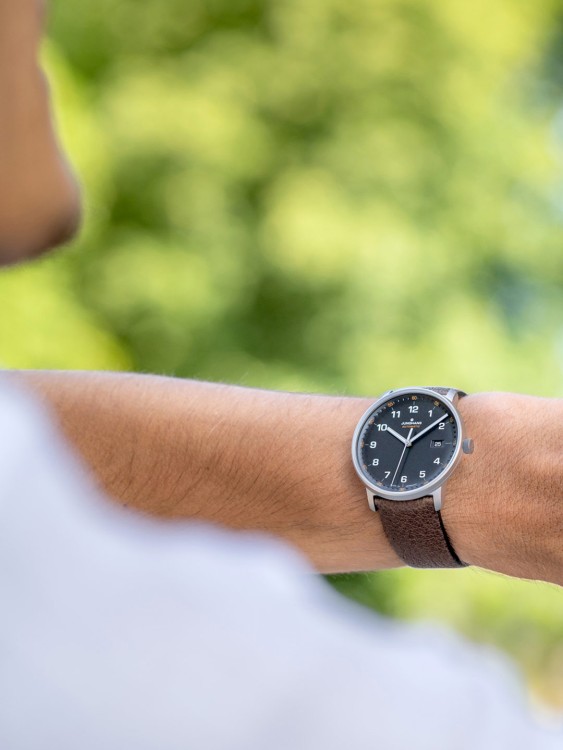 Junghans FORM A Titan Discount Store für neue Produkte