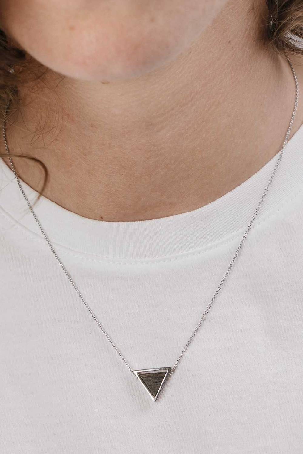 Kerbholz TRIANGLE NECKLACE Sandelholz Rabatte dieses Monats