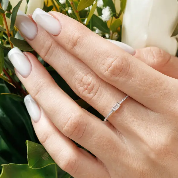 Leaf Jewelry Ring mit Diamanten, Tiny Baguette, 14K Weißgold Top Angebot
