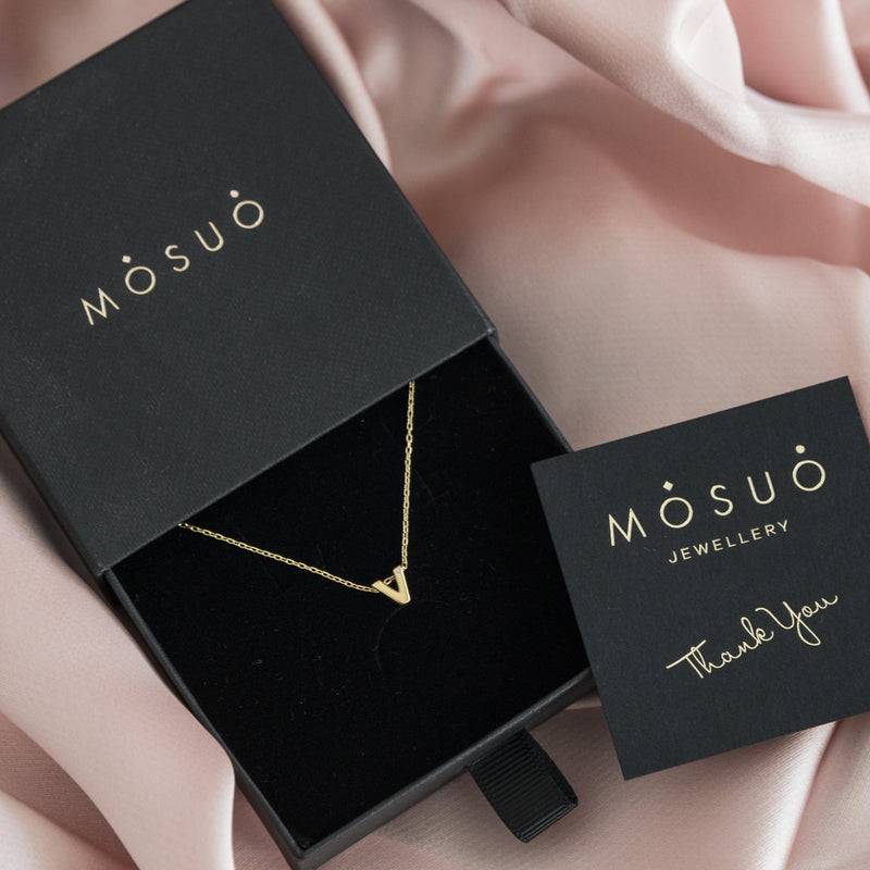 Mosuo Jewellery Diamant Buchstaben Halskette “V”- Vermeil 2025