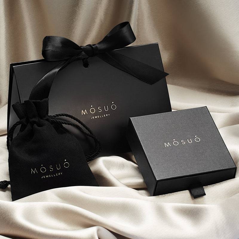 Mosuo Jewellery Diamant Buchstaben Halskette “V”- Vermeil 2025