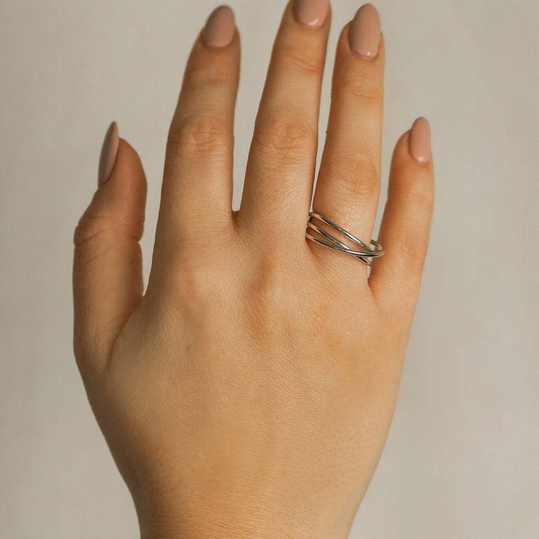 Nana Kay Curvey Glam Ring Vibrant Silber Tägliche Deals
