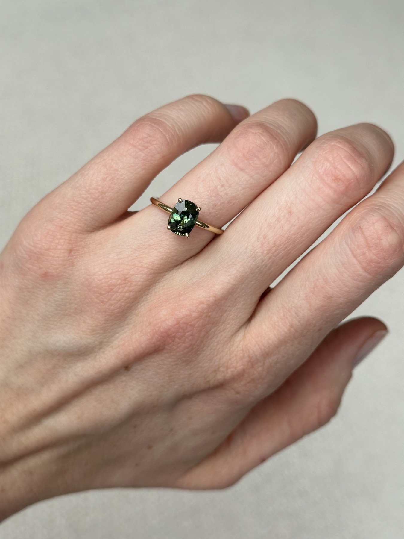 Nina Kastens Oval Green Sapphire Ring Kauf eins, bekomm eins gratis