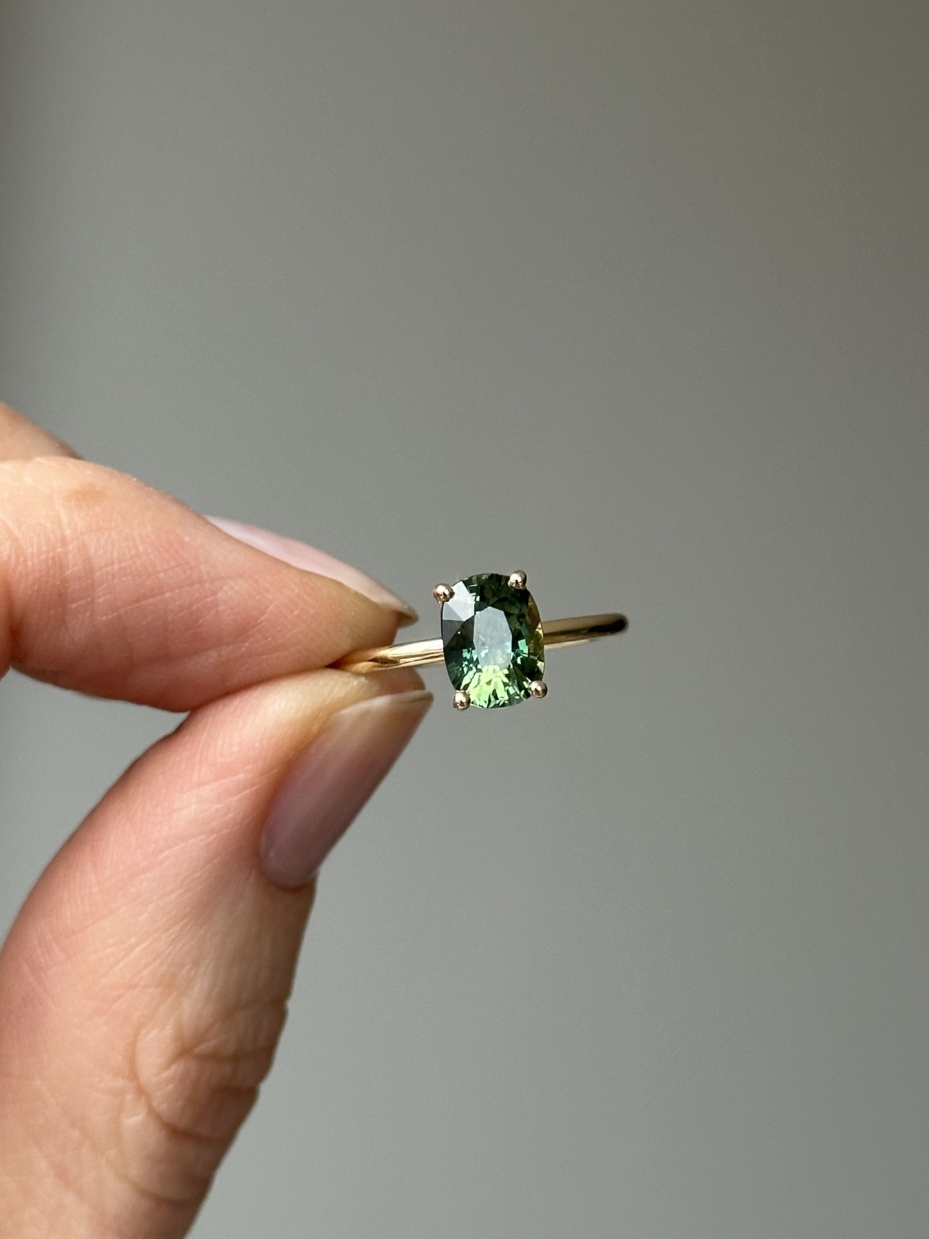 Nina Kastens Oval Green Sapphire Ring Kauf eins, bekomm eins gratis