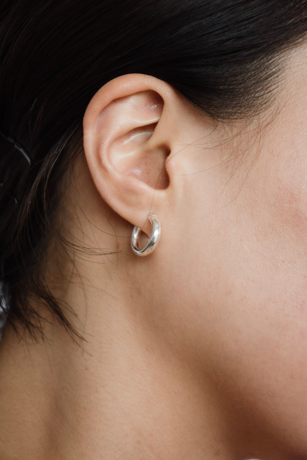Nina Kastens Essential White Gold Hoops Small Begrenztes Angebot