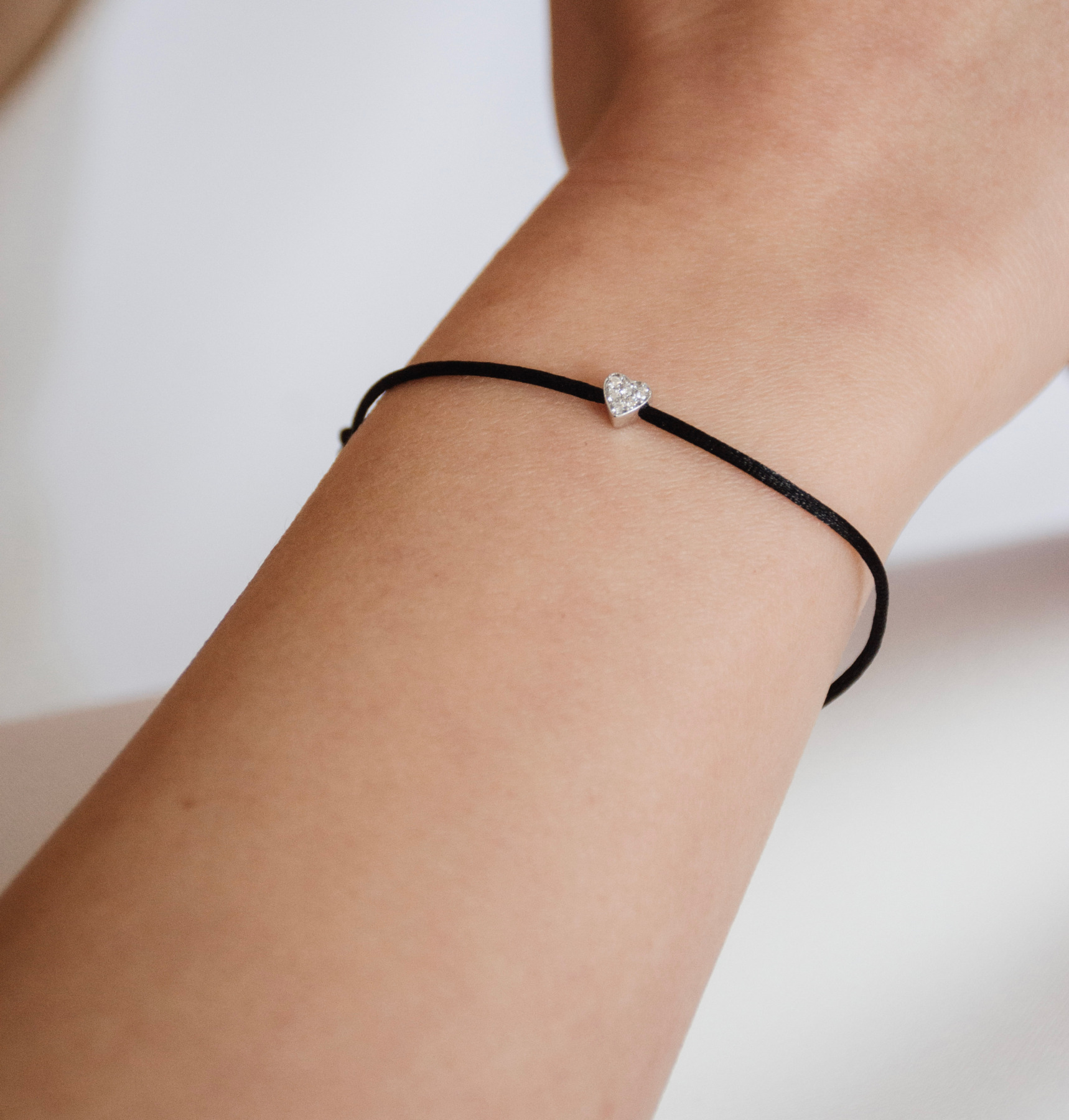 Nina Kastens Diamond Heart Bracelet Black Große Rabatte