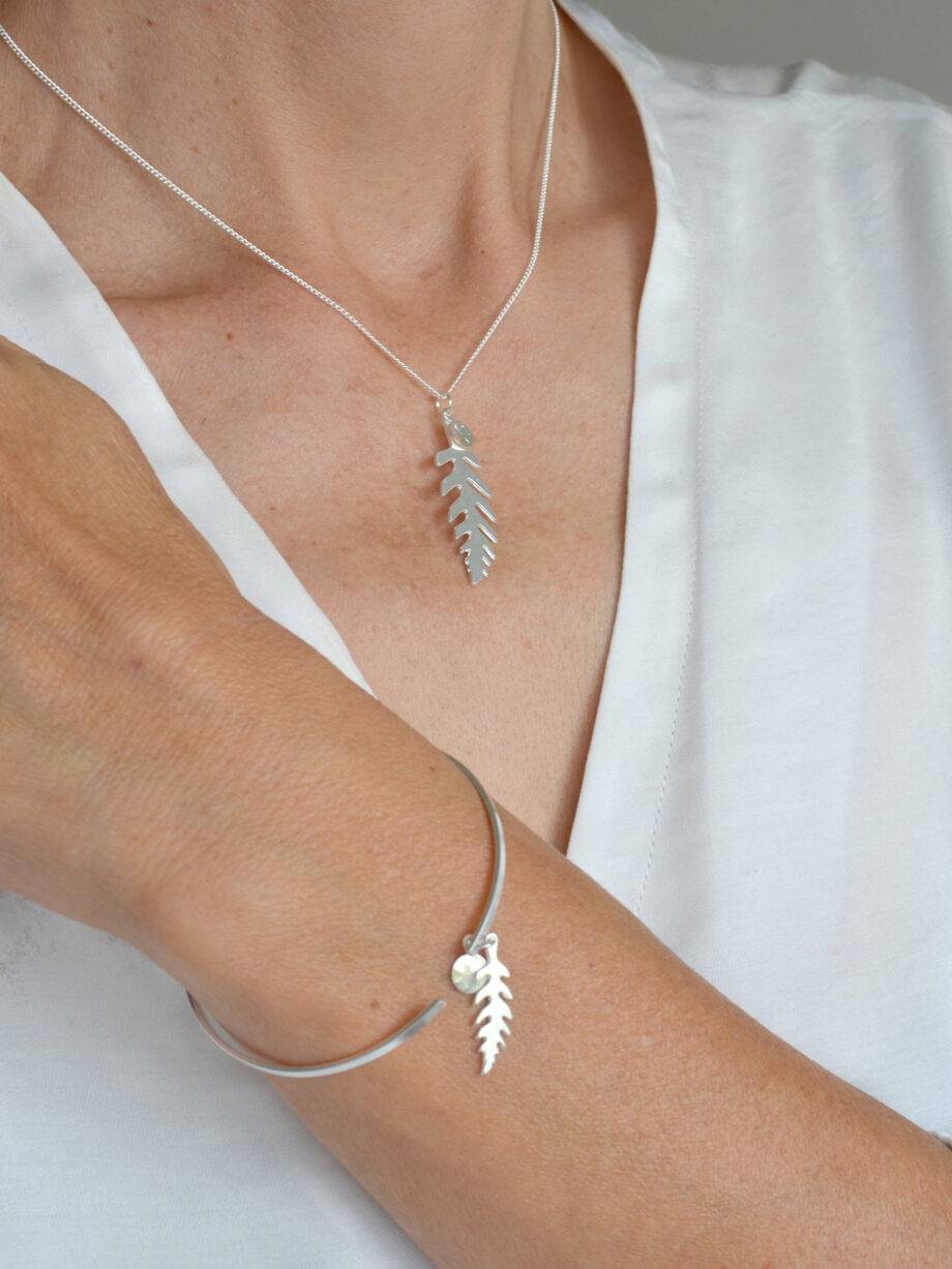 Renna Deluxe Ohrhänger mit Farnblatt in Silber Jubiläumsangebot
