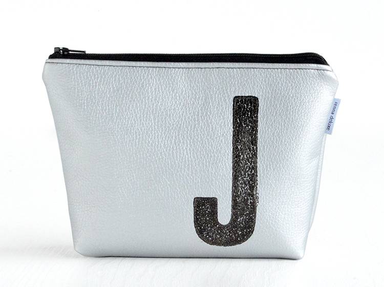 Renna Deluxe Kosmetiktasche Metallic SILBER mit Buchstabe 2025