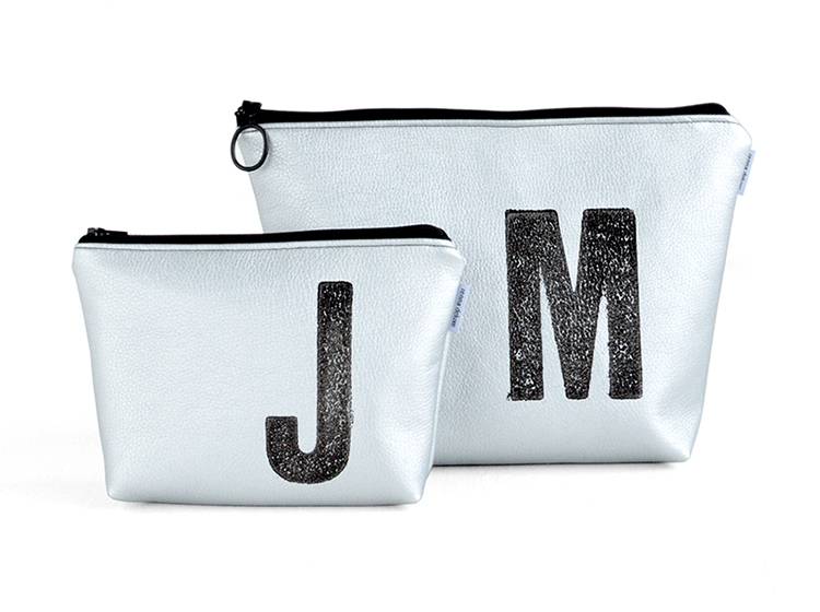 Renna Deluxe Kosmetiktasche Metallic SILBER mit Buchstabe 2025