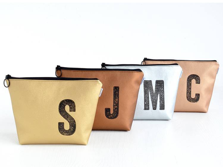 Renna Deluxe Waschtasche Metallic BRONZE mit Buchstabe personalisiert, vegan Günstig kaufen