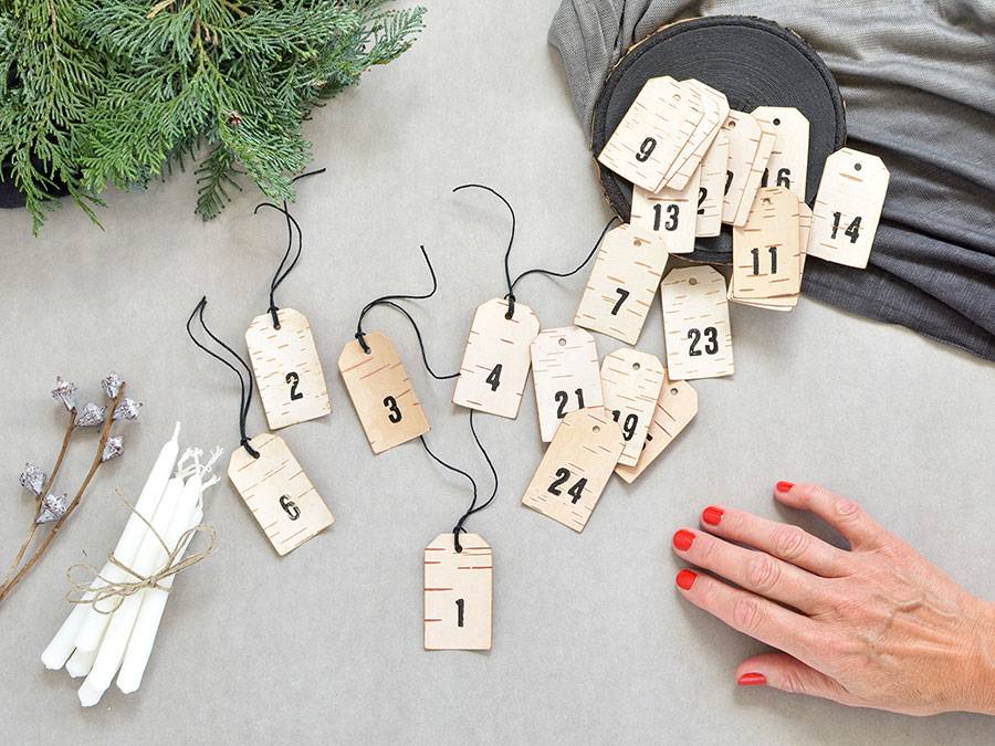 Renna Deluxe Adventskalender Zahlen Anhänger aus Birkenrinde Limitierter Zeitrabatt