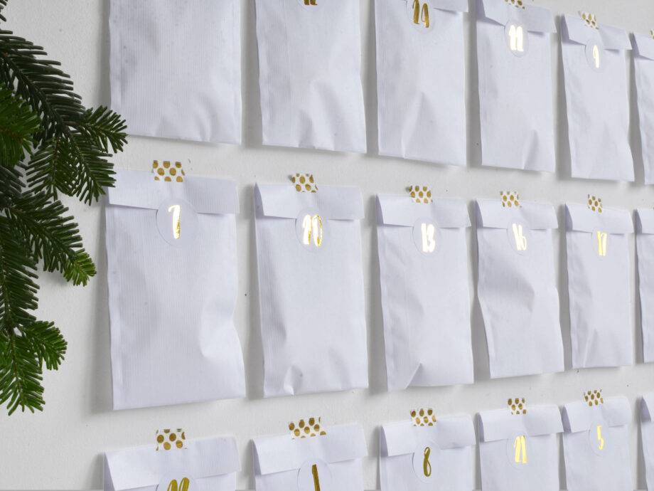 Renna Deluxe Adventskalender Gold metallic mit weißen Papiertüten Saisonschlussverkauf