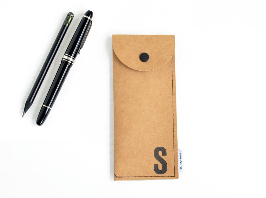Renna Deluxe Braunes Stifteetui mit Monogramm vegan Saisonale Angebote