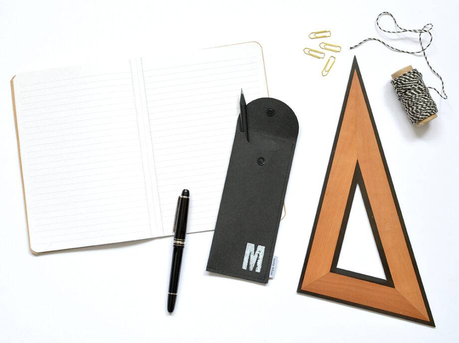 Renna Deluxe Braunes Stifteetui mit Monogramm vegan Saisonale Angebote