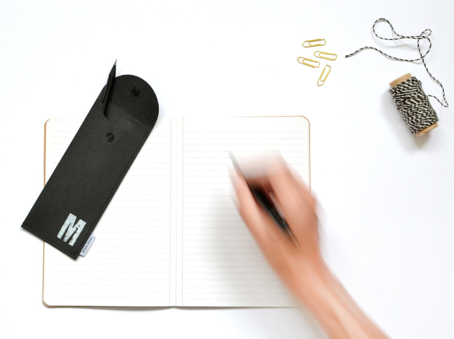 Renna Deluxe Braunes Stifteetui mit Monogramm vegan Saisonale Angebote