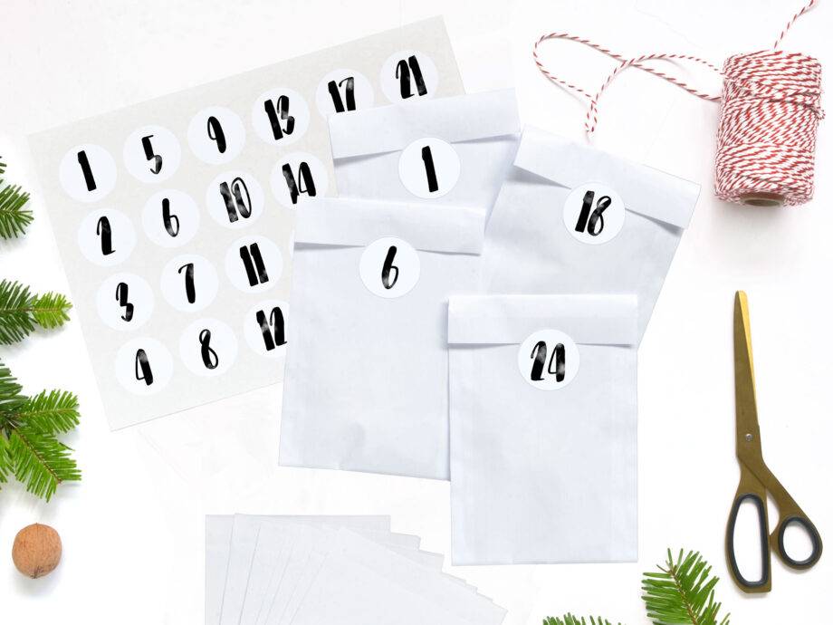 Renna Deluxe Adventskalender Schwarz-Weiß mit Handlettering Sonderangebote