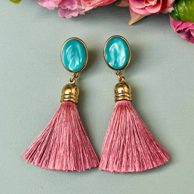 SchwesterSchwester Quasten Ohrringe als Ohrstecker in Türkis mit Quaste in Rosa von AmuseToi Wochenangebot